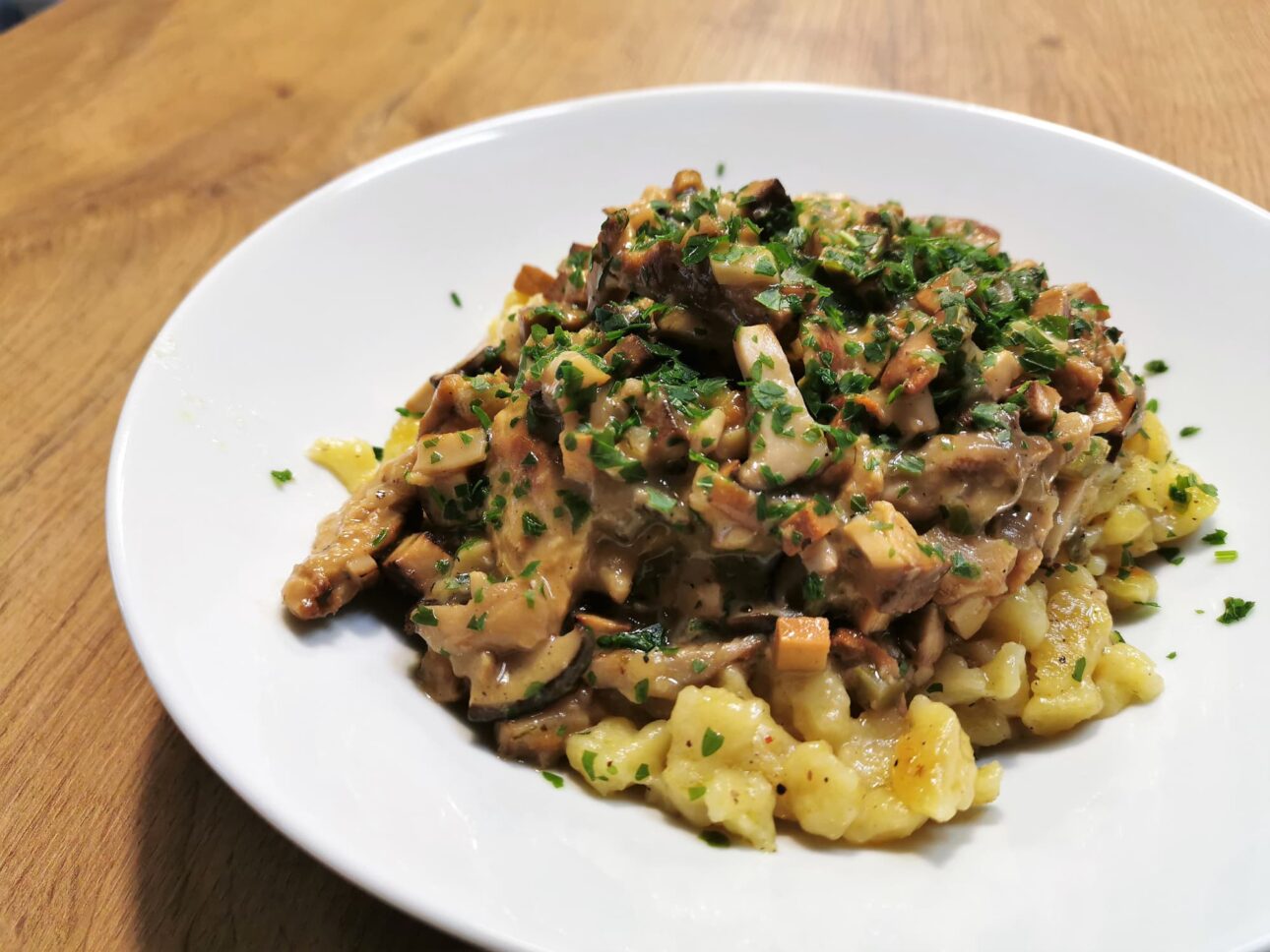 Geschnetzeltes nach Boeuf Stroganoff Art mit Nockerln - Leben in Balance