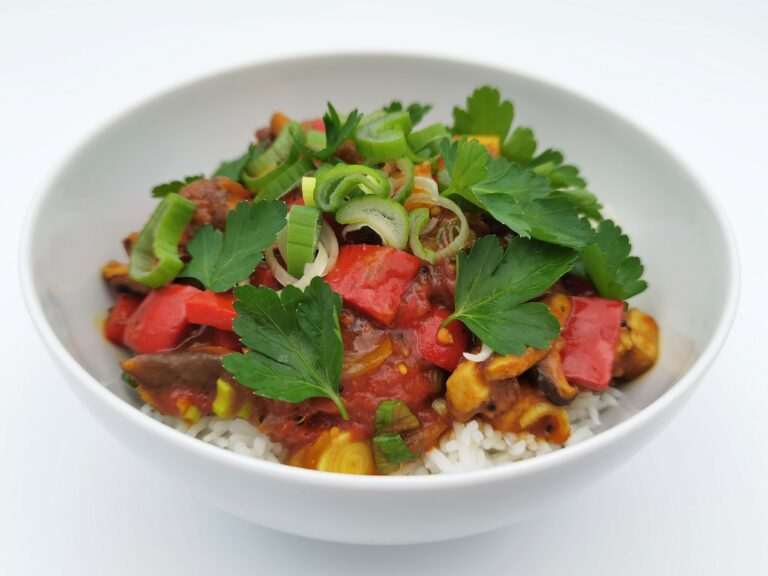 Chili-Gemüsepfanne mit Tofu-Paneer und Basmatireis - Leben in Balance